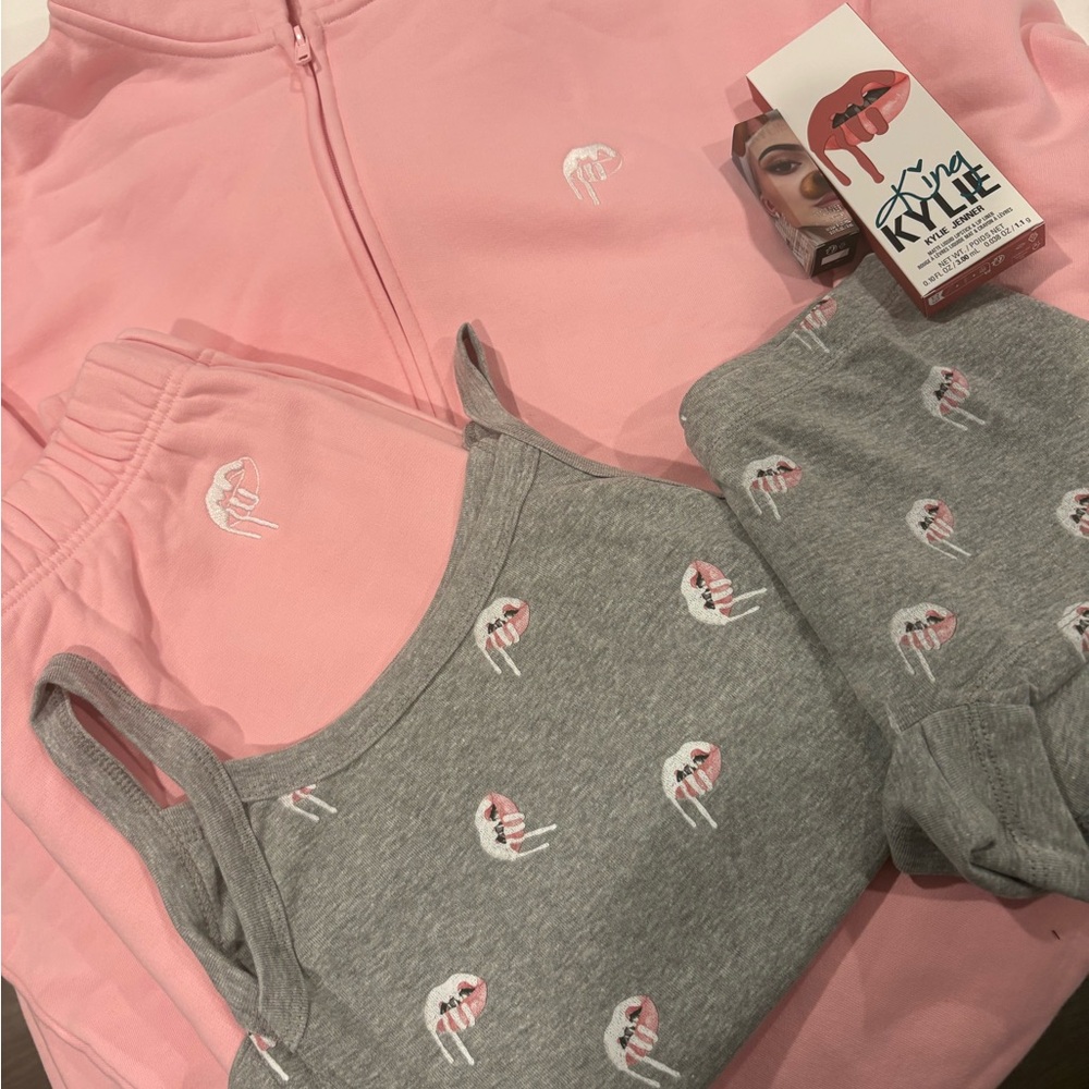 Kylie cosmetics pop-up LA exclusive Bundle